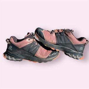 woman’s salomon shoes